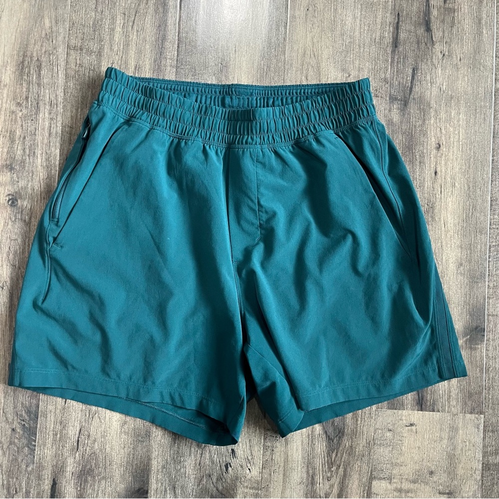 Lululemon Shorts Men’s Small Green teal Pace Breaker Linerless 5” Inseam